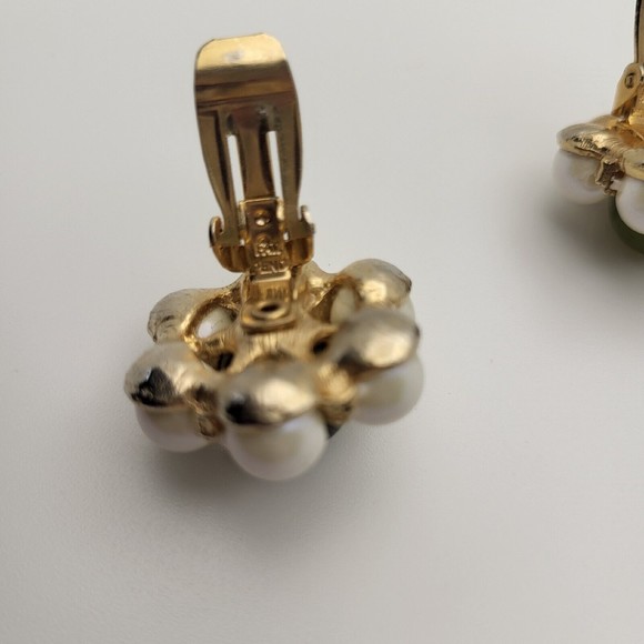 Vintage Green Lucite and Pearls Clip On Earrings Signed Pat Pend - Picture 4 of 5